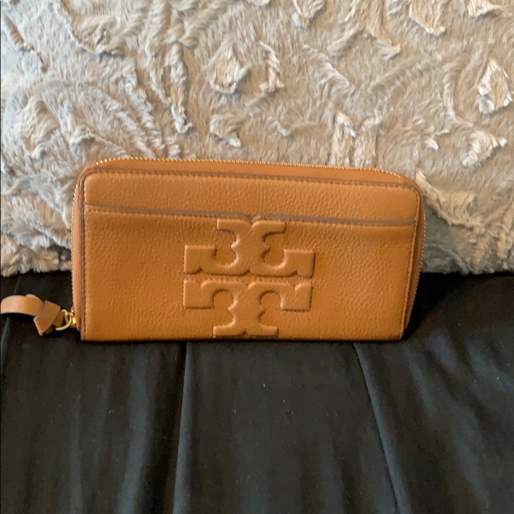 Tory Burch wallet